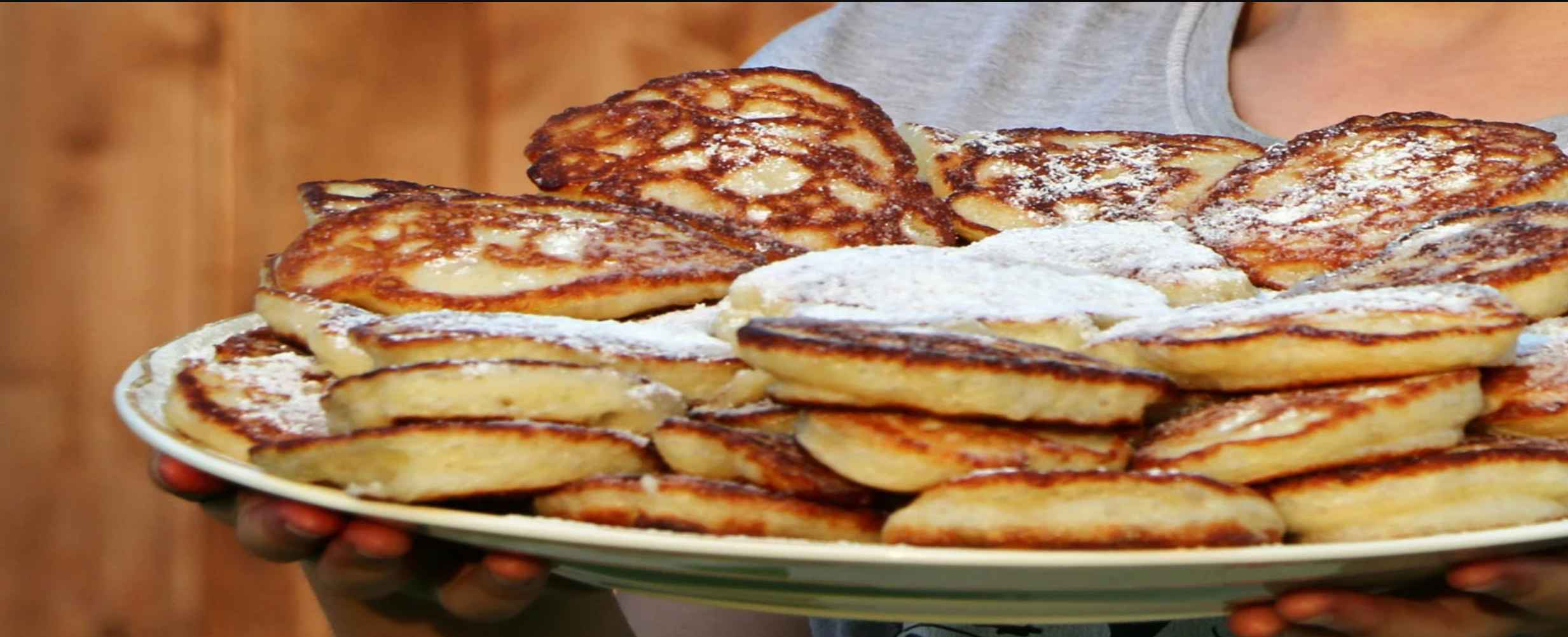 Palačinke od bademovog brašna u tanjiru