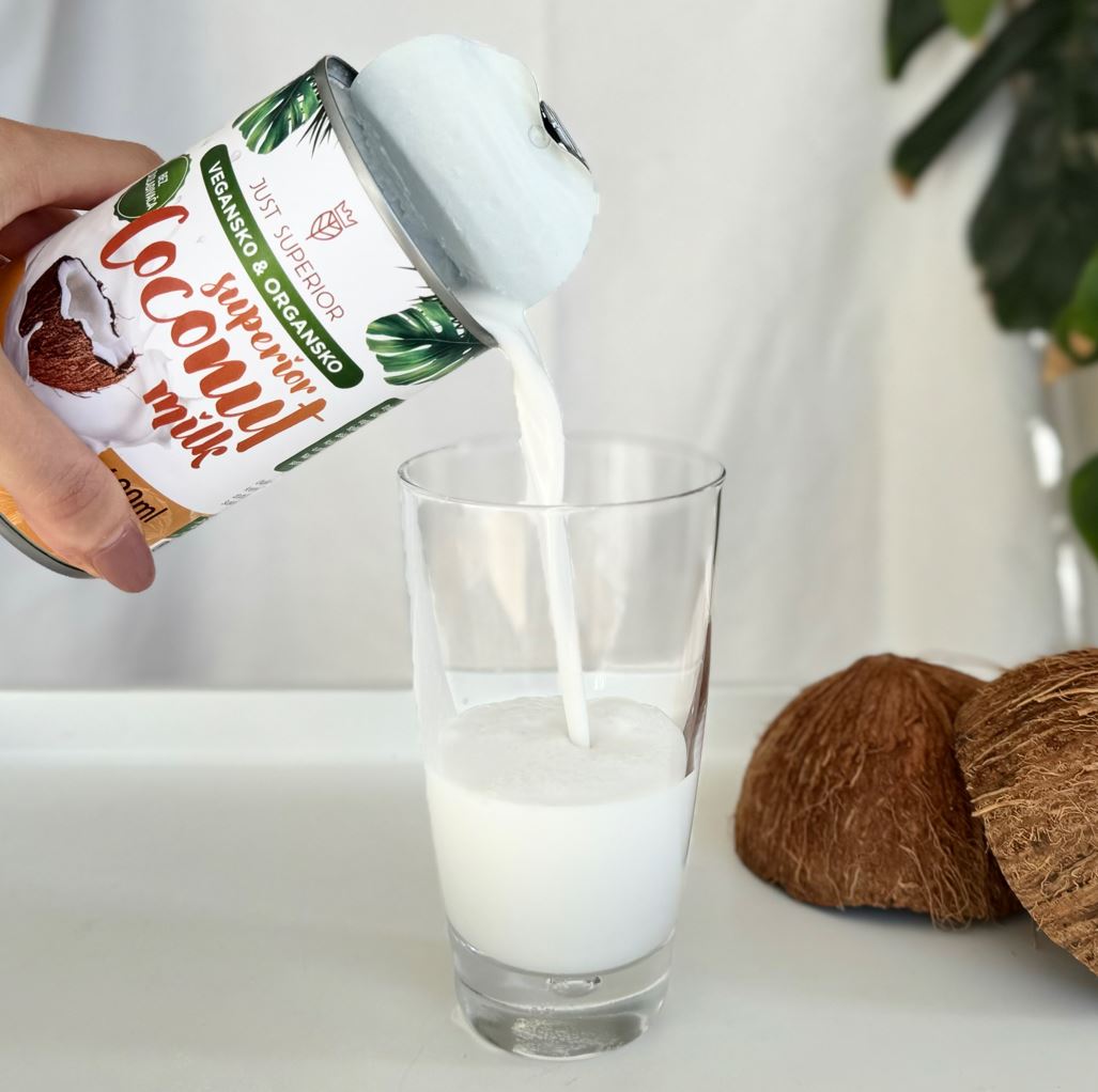 kokosovo-meko-iz-konzerve-kako-se-sipa-u-casu